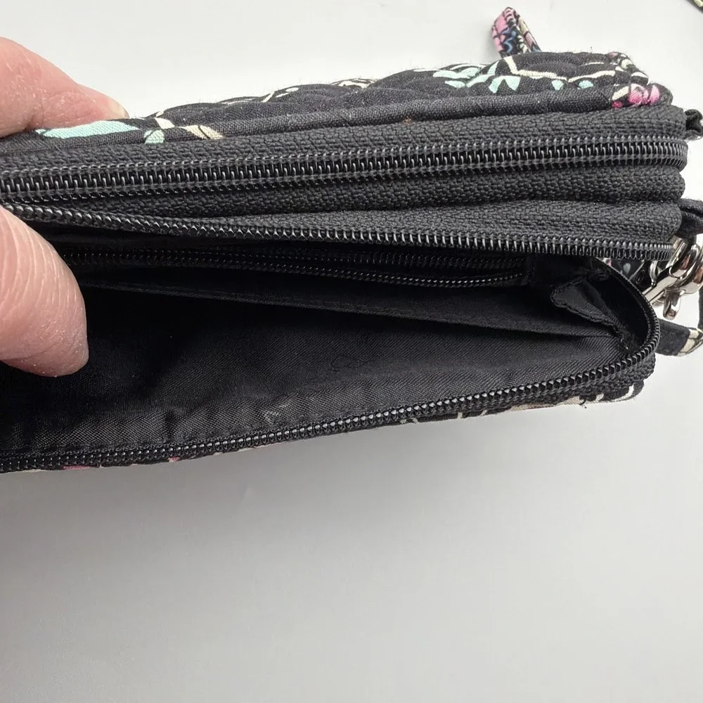 Vera Bradley Wristlet/Wallet Paisley Floral Smartphone Compartment Pre-loved
